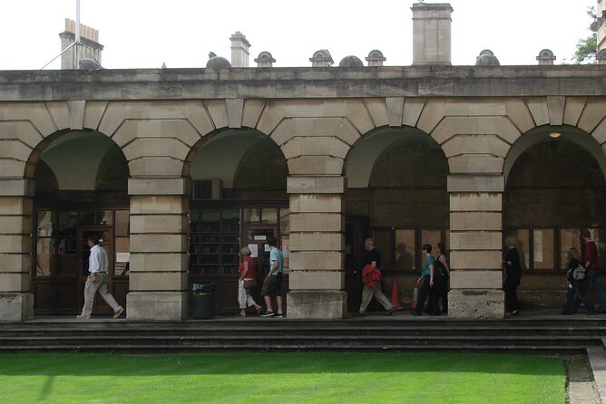 1.5-hour Oxford City and University Walking Tour - Group size, sound, and access on the day