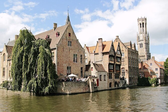 2-Hour Historical Walking Tour in Bruges with Praline Included - Starting in Burg Square, where Bruges began