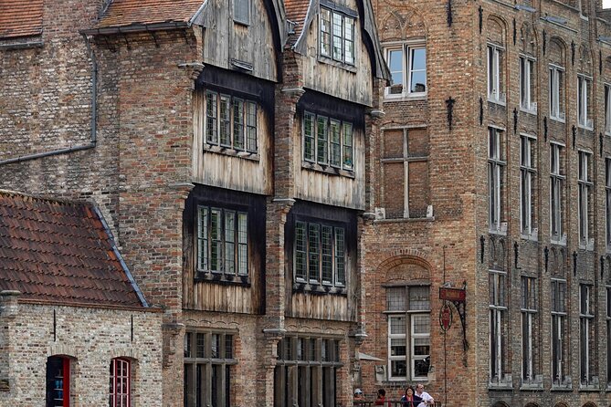 2-Hour Historical Walking Tour in Bruges with Praline Included - Finishing on Burg Square with Bruges in focus