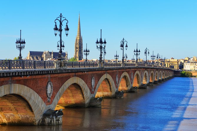 2-Hour Walking Tour of the City’s Iconic Sights and History - The bilingual issue deserves careful thought
