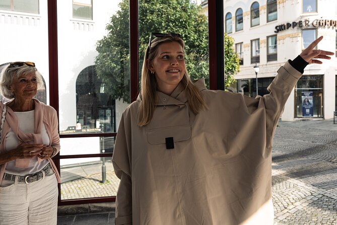 3 Hour Guided Food Walk Tour in Alesund, Norway - Kongens gate and the harbor view