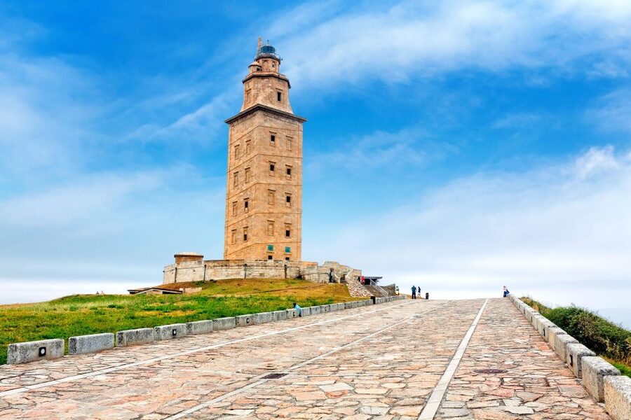 A Coruña: Historic Walking Tour Old Town and Highlights - Small squares and the Church of San Nicolás