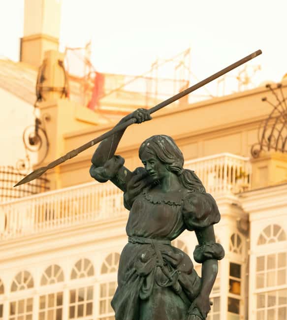 A Coruña: Historic Walking Tour Old Town and Highlights - From Méndez Núñez Gardens to the Obelisk