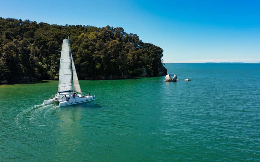 Abel Tasman National Park: Cruise, Walk & Sailing Tour - Lunch choices and what to carry