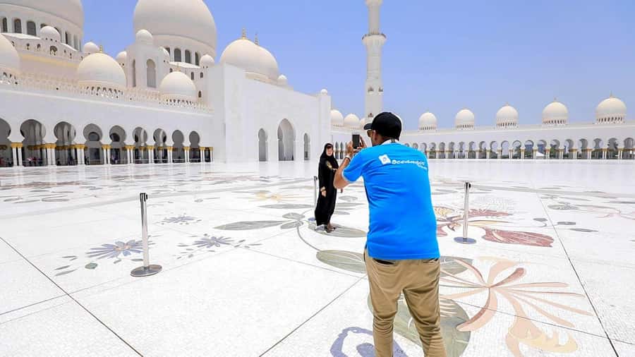 Abu Dhabi: Guided Walking Tour at Sheikh Zayed Grand Mosque - Swarovski chandeliers, mosaics, and precious materials