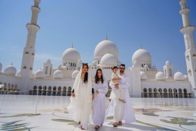 Abu Dhabi: Guided Walking Tour at Sheikh Zayed Grand Mosque