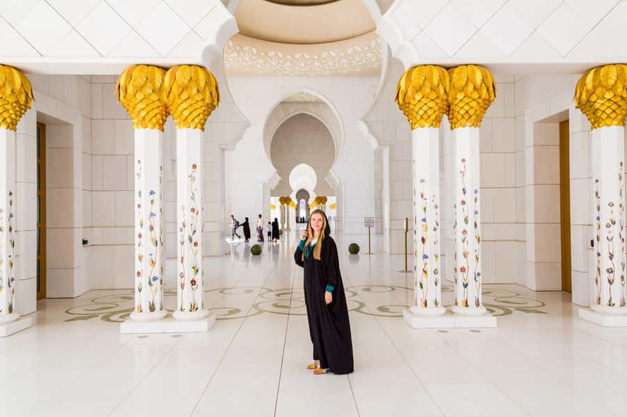 Abu Dhabi: Guided Walking Tour at Sheikh Zayed Grand Mosque - The guides make the biggest difference