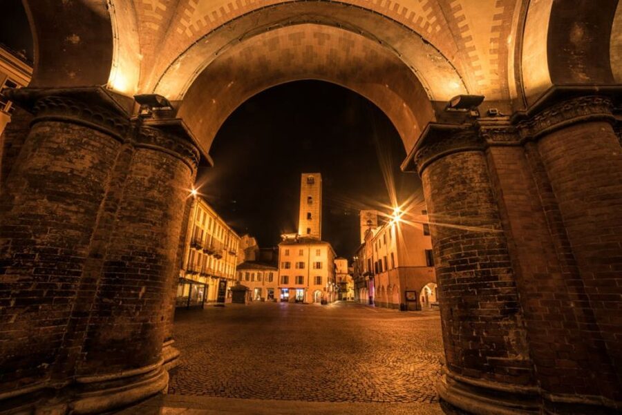 Alba: Historic Town Highlights Guided Walking Tour - What the two-hour schedule means for you