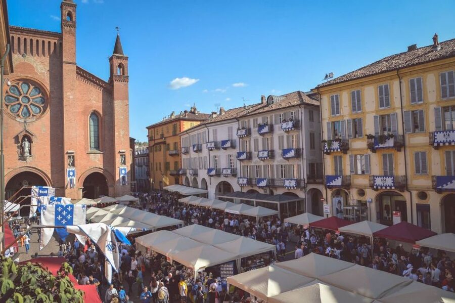 Alba: Historic Town Highlights Guided Walking Tour - Beginning at Piazza Risorgimento