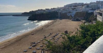 Albufeira: Old Town History Walking Tour with Tapas & Wine