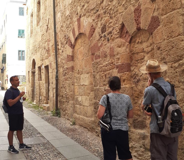 Alghero: Historic Center Walking Tour with A Local Guide - How the 1.5-hour duration shapes the experience
