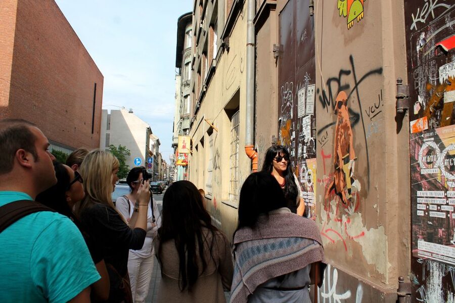 Alternative Budapest Walking Tour - What the guide adds to the experience