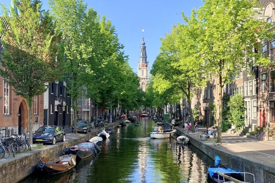 Amsterdam: Anne Frank Guided Walking Tour in DE/EN/IT/ES - Price, walking effort, and language choice