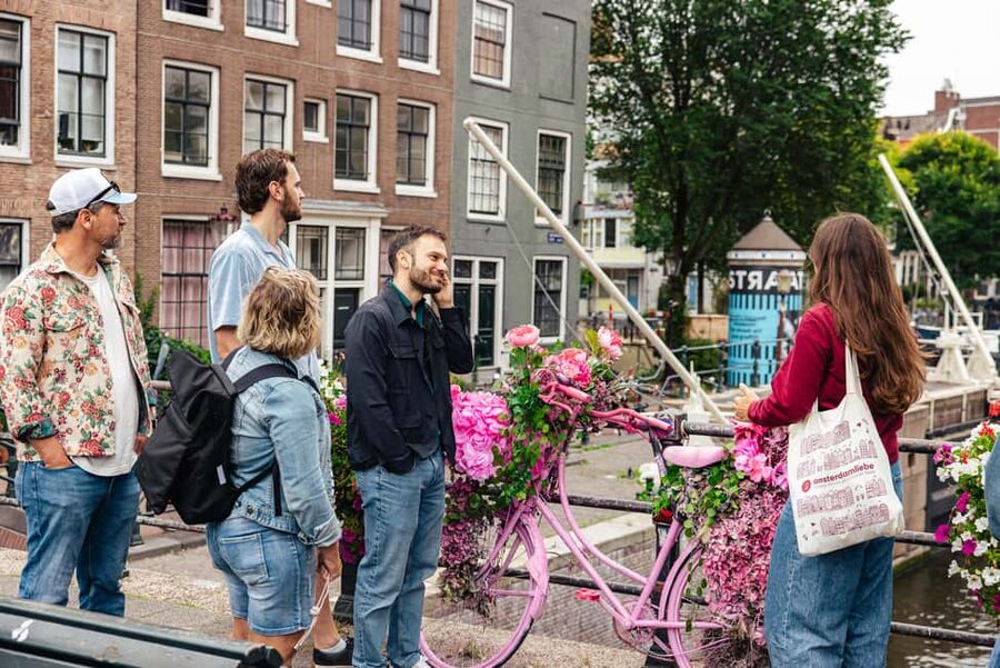 Amsterdam: Anne Frank Guided Walking Tour in DE/EN/IT/ES - Jewish Historical Museum and the hard turn toward wartime history