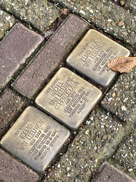 Amsterdam: Anne Frank's Last Walk & Visit Anne's House in VR - Anne Frank’s diary gives the walk its emotional center