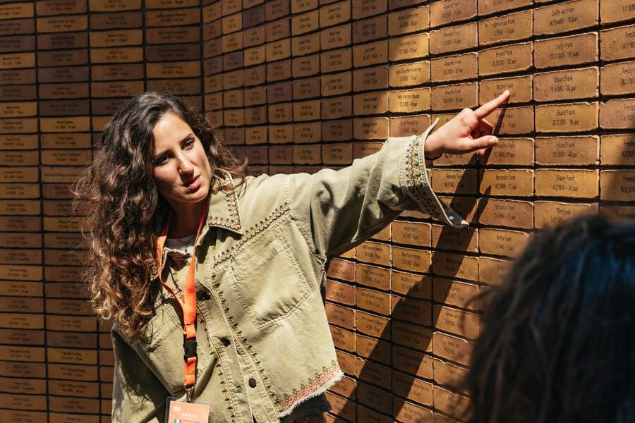 Amsterdam Anne Frank: Small-Group Walking Tour & Local Guide - Key things to know before booking