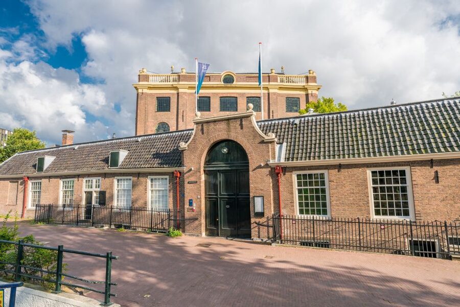 Amsterdam Anne Frank: Small-Group Walking Tour & Local Guide - Jewish Historical Museum and the Dokwerker