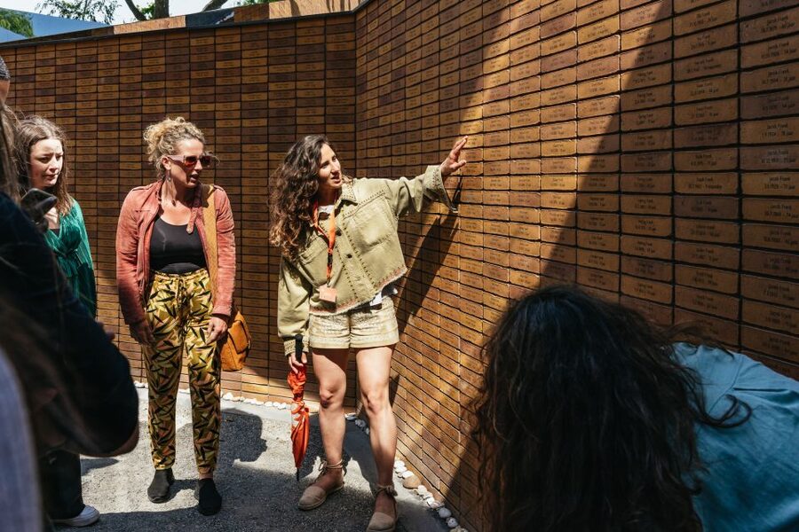 Amsterdam Anne Frank: Small-Group Walking Tour & Local Guide - Returning to the Portuguese Synagogue and Rembrandt House