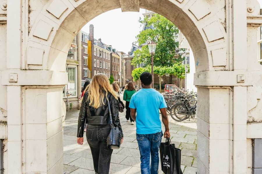 Amsterdam Anne Frank: Small-Group Walking Tour & Local Guide - The guides make the difference