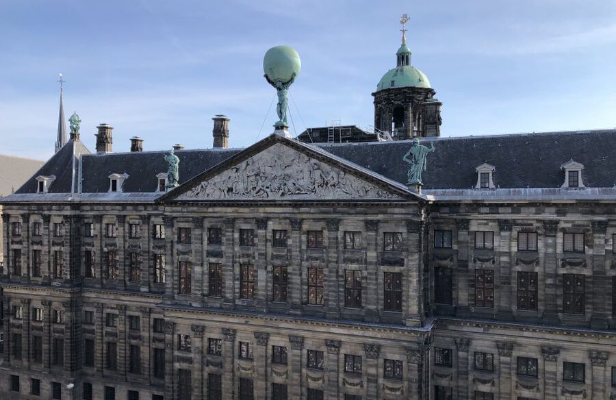 Amsterdam: City Center Walking Tour in italian - Dam Square, the Royal Palace, and Nieuwe Kerk