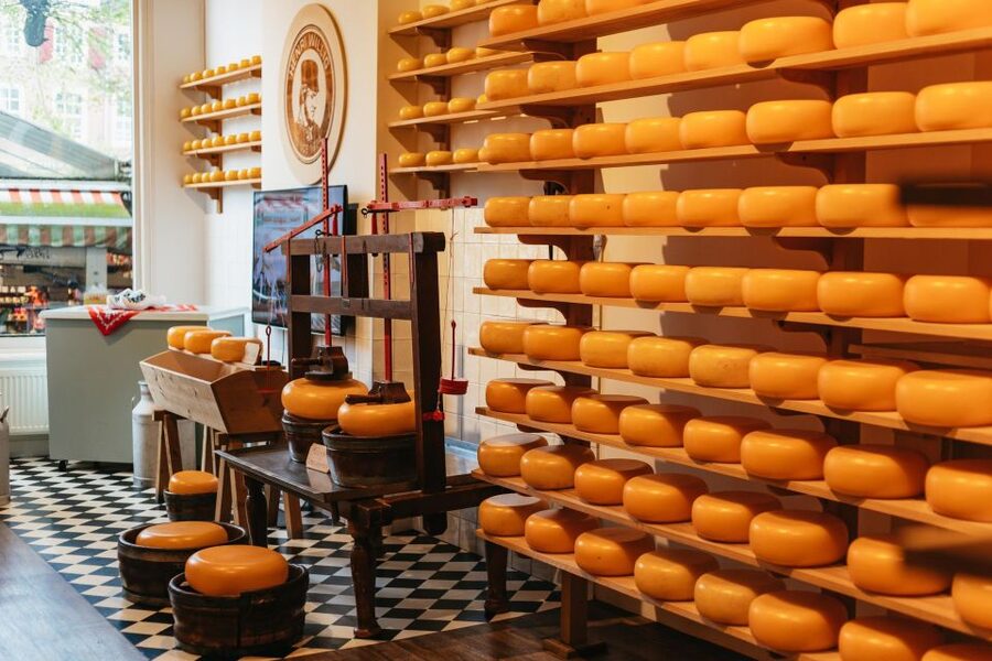 Amsterdam: Food and Culture Walking Tour with Tastings - Jordaan and the value of local recommendations