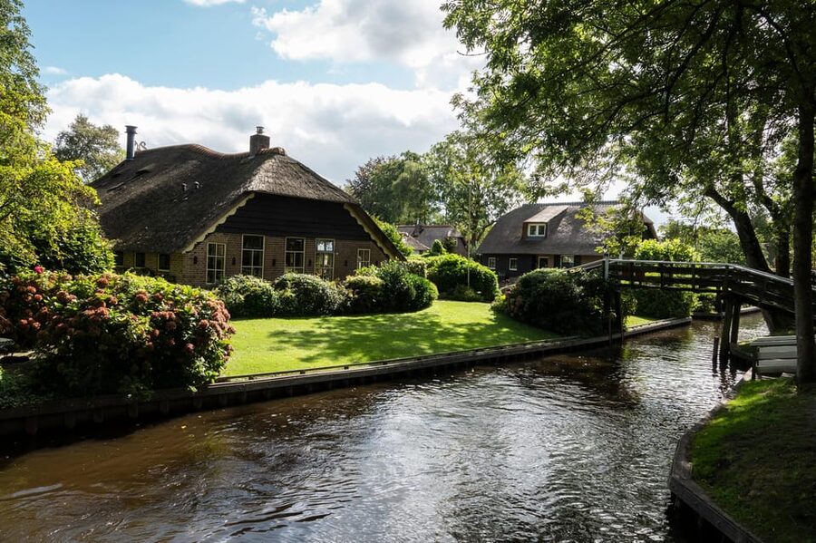 Amsterdam: Giethoorn Tour Scenic Cruise, Cheese & Free Time - How to make the day go better