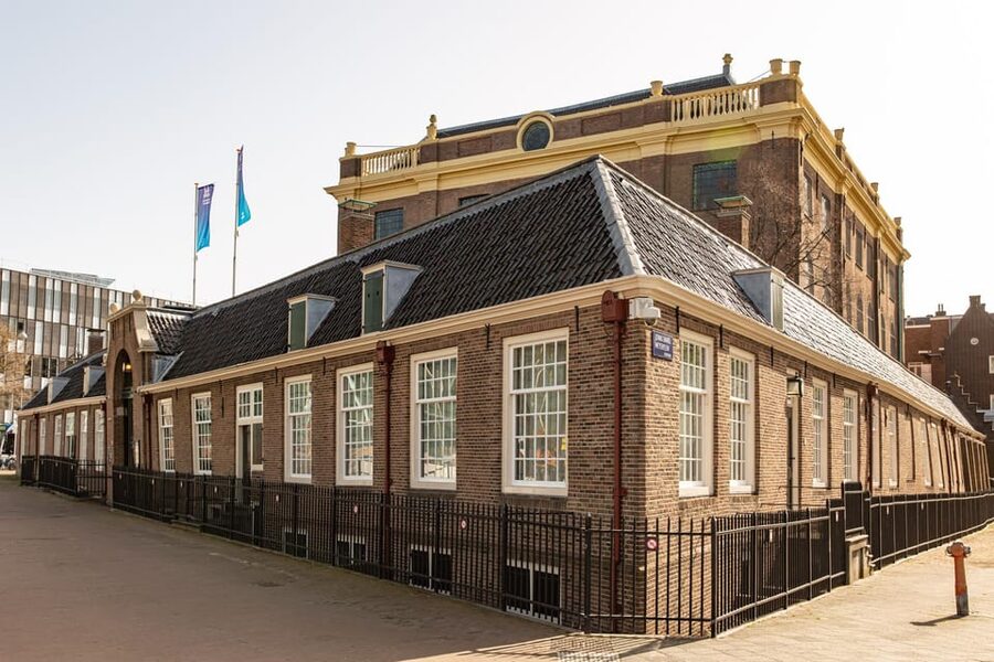 Amsterdam: Guided Anne Frank Small-Group Walking Tour - Rembrandt’s house and the city beyond the war