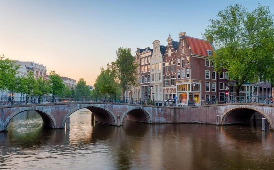 Amsterdam: Haunted History and Ghost Walking Tour - Spinhuis and the sorrow of the women’s prison