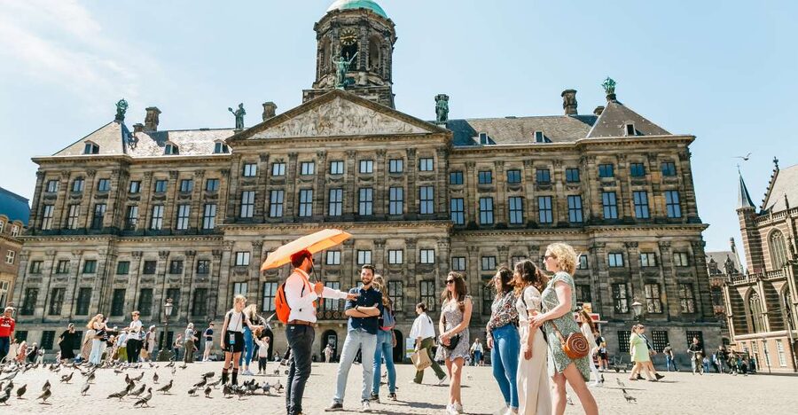 Amsterdam: Historical Highlights Walking Tour with Tasting - What the Dutch tasting really adds