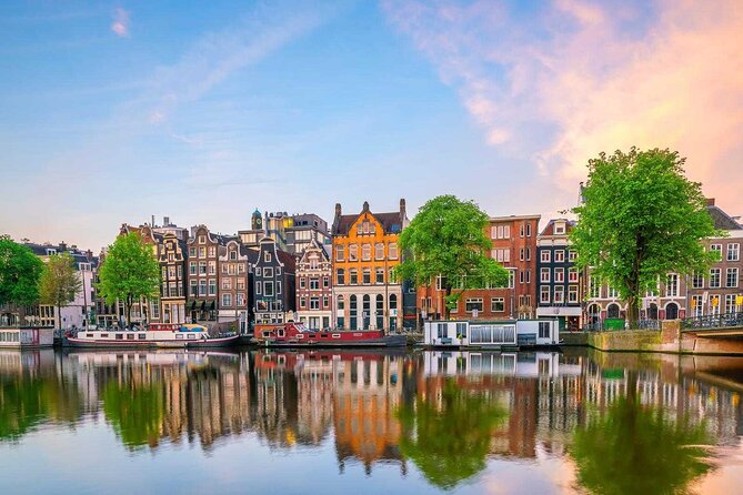 Amsterdam History Walking Tour - Amsterdam Gallery and the clues on old facades
