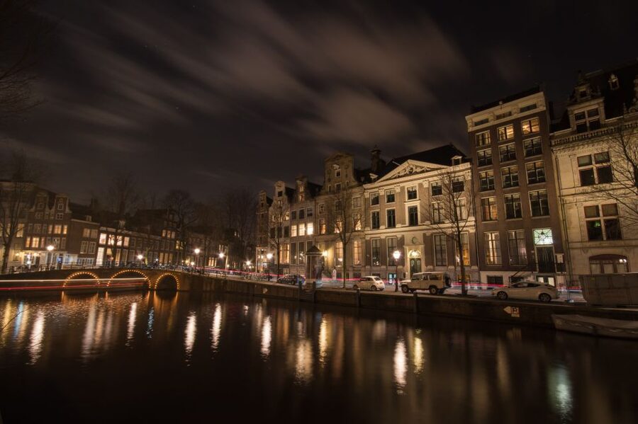 Amsterdam: Private Walking Tour with a Local - A private start at Queen Wilhelmina’s statue