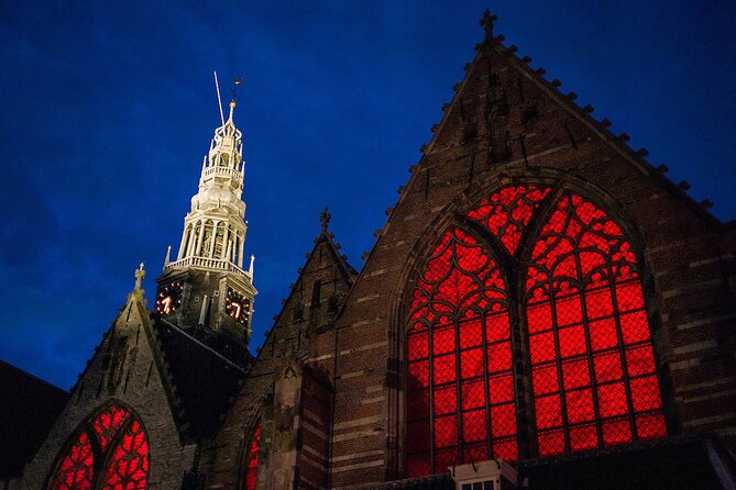 Amsterdam Red Light District Walking Tour in EN/DE/IT/ES - What the pace and group size feel like