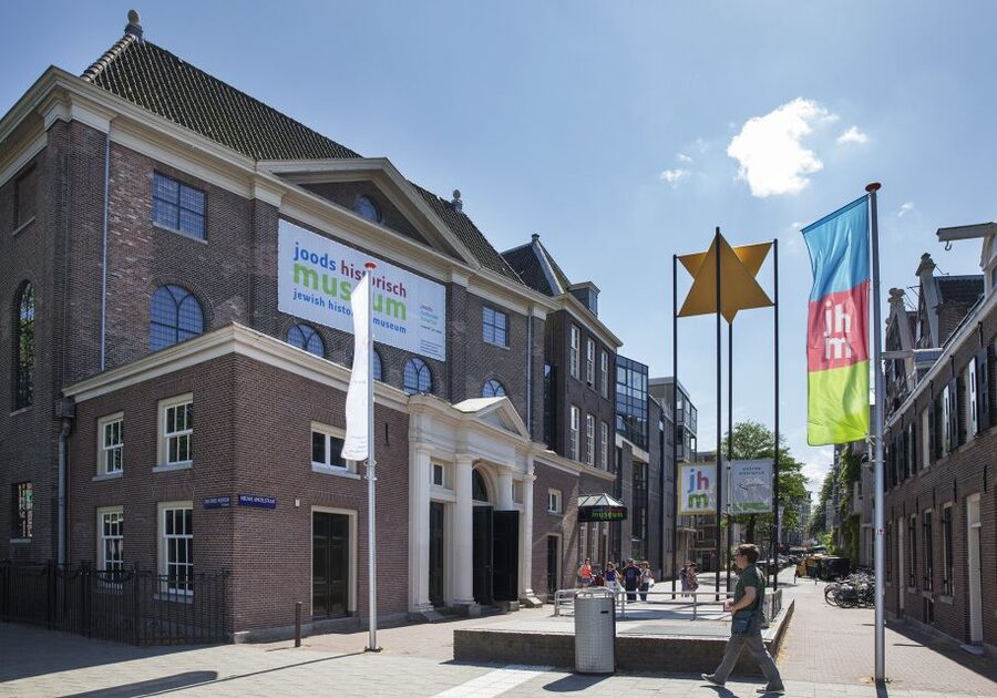 Amsterdam: Walking Tour, Jewish Museum & Synagogue Tickets - Inside the Jewish Cultural Quarter