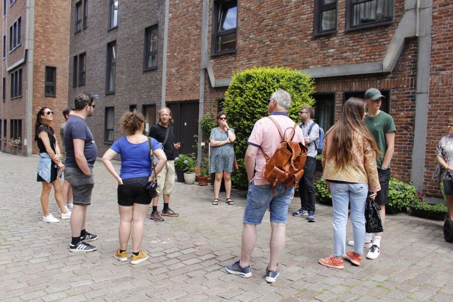 Antwerp: City Highlights Walking Tour - How the guides shape the experience