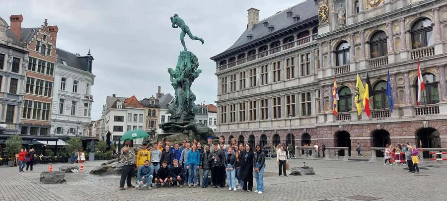 Antwerp: Historical Walking Tour in the Old City - Starting beside Het Steen and Lange Wapper