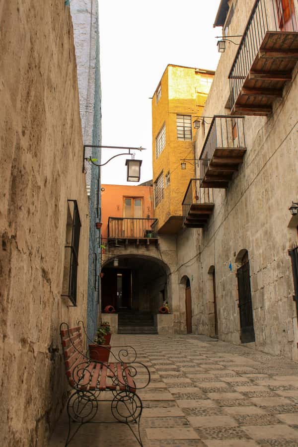 Arequipa: Walk through the Historic Center of the City - Colonial cloisters and five layers of the old city