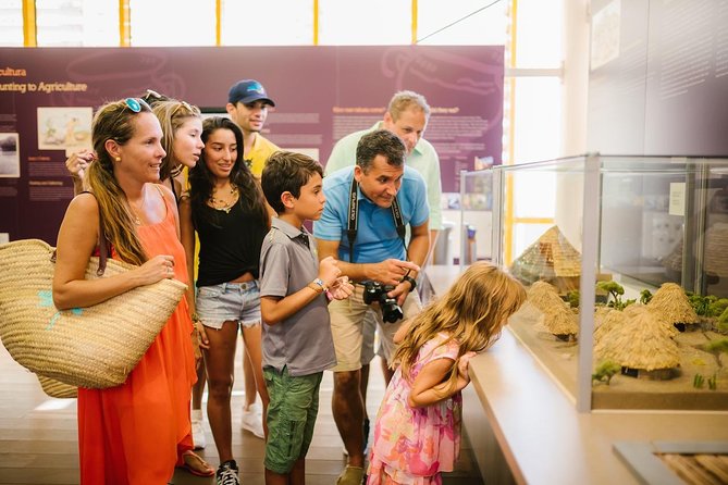 Aruba Downtown Historic and Cultural Walking Tour - Wilhelminastraat reveals local homes