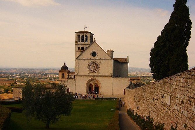 Assisi Private Walking Tour including St. Francis Basilica - Starting at Santa Chiara and Chiesa Nuova