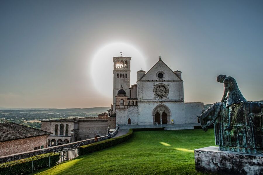 Assisi: Private Walking Tour with St. Francis Basilica - San Rufino and the early Franciscan story