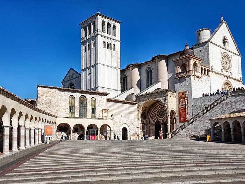 Assisi: Walking Tour with St. Francis Basilica Visit - San Rufino, Santa Chiara, and the lives behind the churches