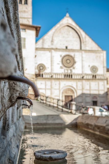 Assisi: Walking Tour with St. Francis Basilica Visit - Piazza del Comune and the Temple of Minerva