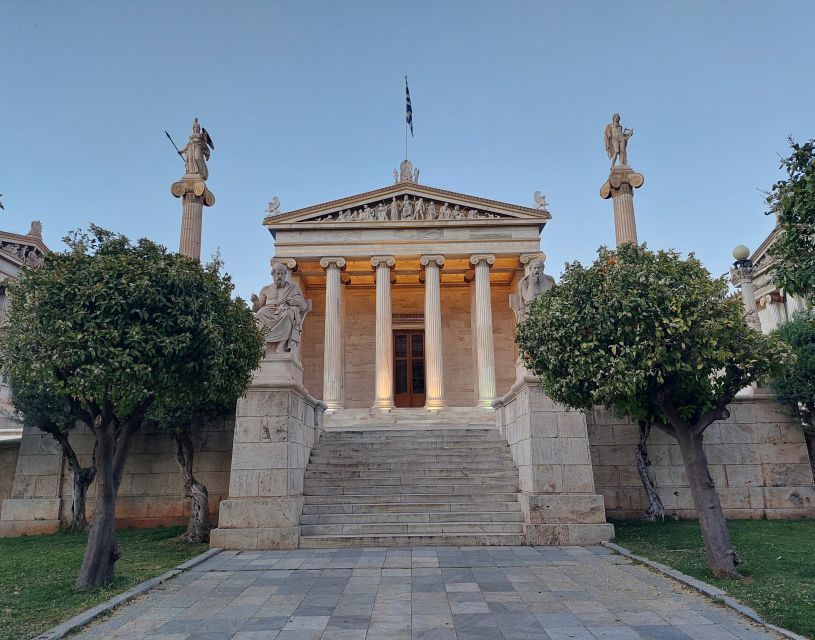 Athens: City Highlights Nighttime Walking Tour in Spanish - What the Spanish guide adds