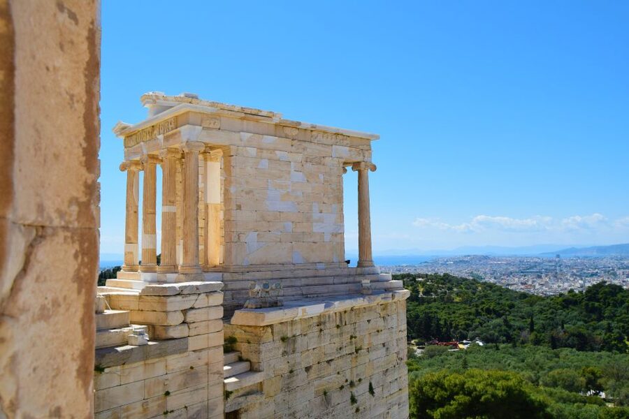 Athens: The Acropolis Guided Walking Tour in Dutch - Meeting the guide beside the Acropoli Metro station