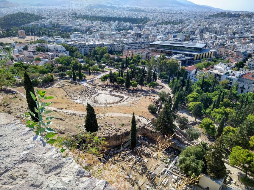 Athens: The Acropolis Guided Walking Tour in Dutch - Passing through the Propylaea