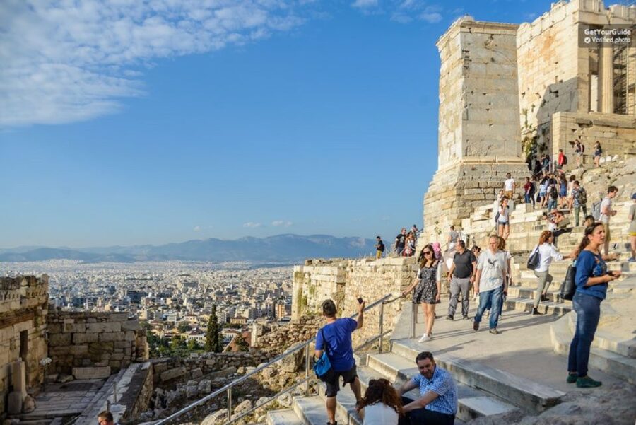 Athens: The Acropolis Walking Group Tour with a French Guide - The Caryatids at the Erechtheum