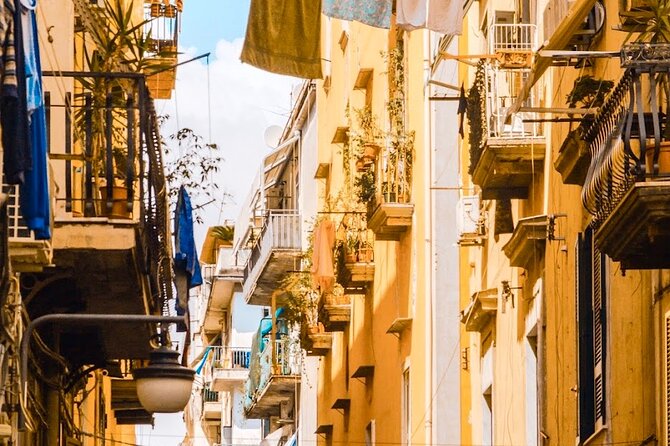 Authentic Naples Food Tour with 8+ Tastings of Pizza, Wine & More - A quick look at the Decumani and local street life