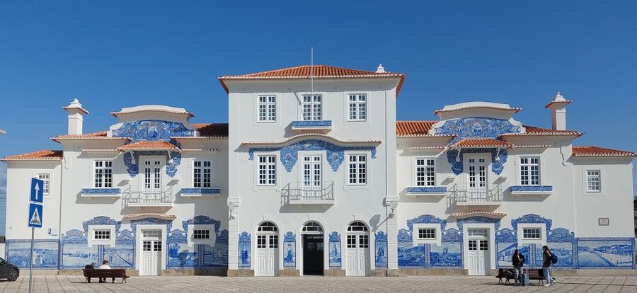 Aveiro: Stories, Canals, and Tiles Guided Walking Tour - Tiles, convents, and Santa Joana