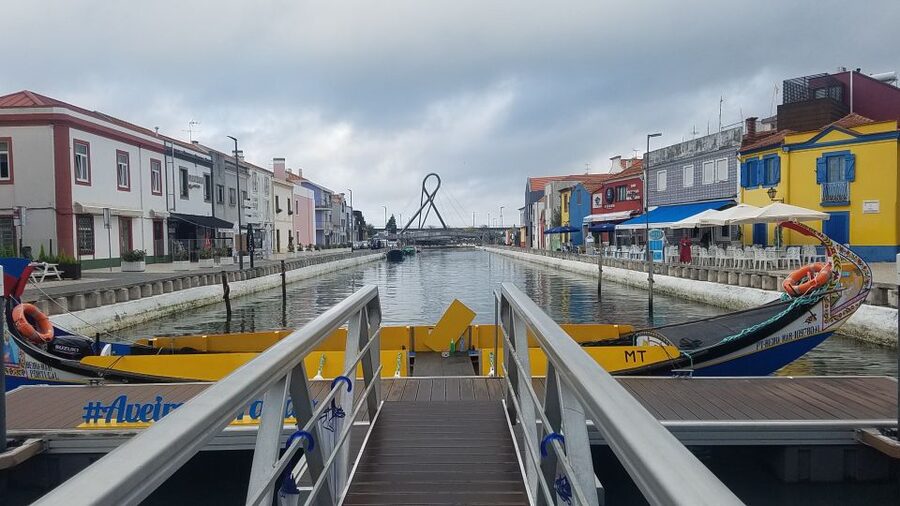 Aveiro: Stories, Canals, and Tiles Guided Walking Tour - Praça da República: a useful starting point