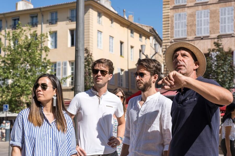 Avignon: City Walking Tour with Popes Palace Entry - From the city walls to the Rocher des Doms