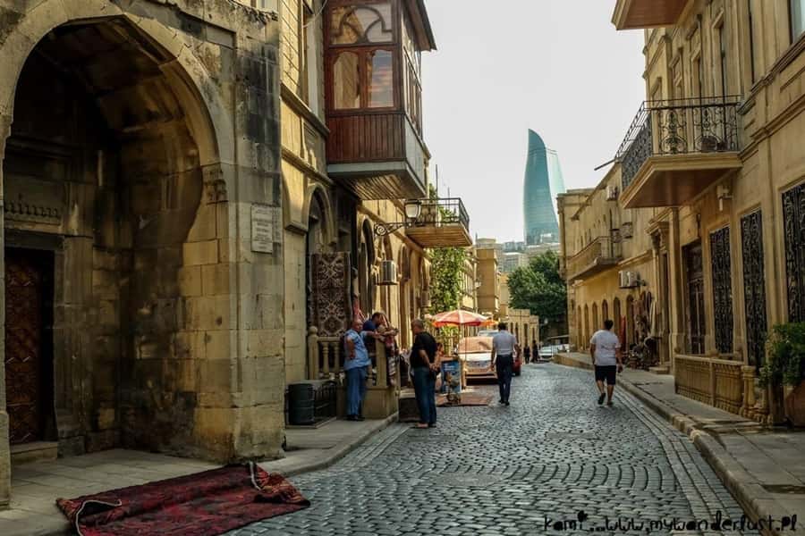 Baku: Stunning Walking Tour of Historical and Modern City - Pace, transport, and practical limits
